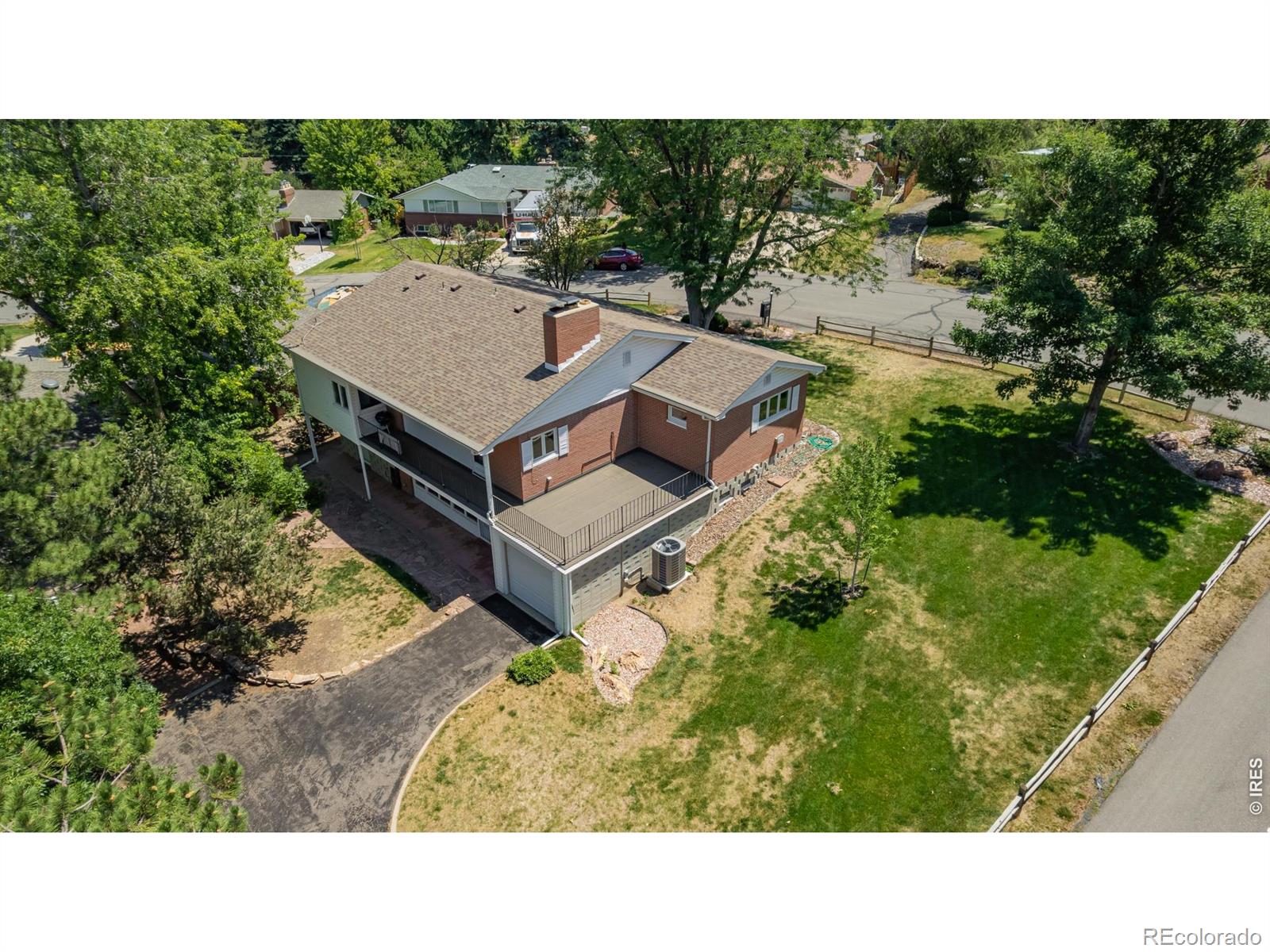 2555 Queen Street