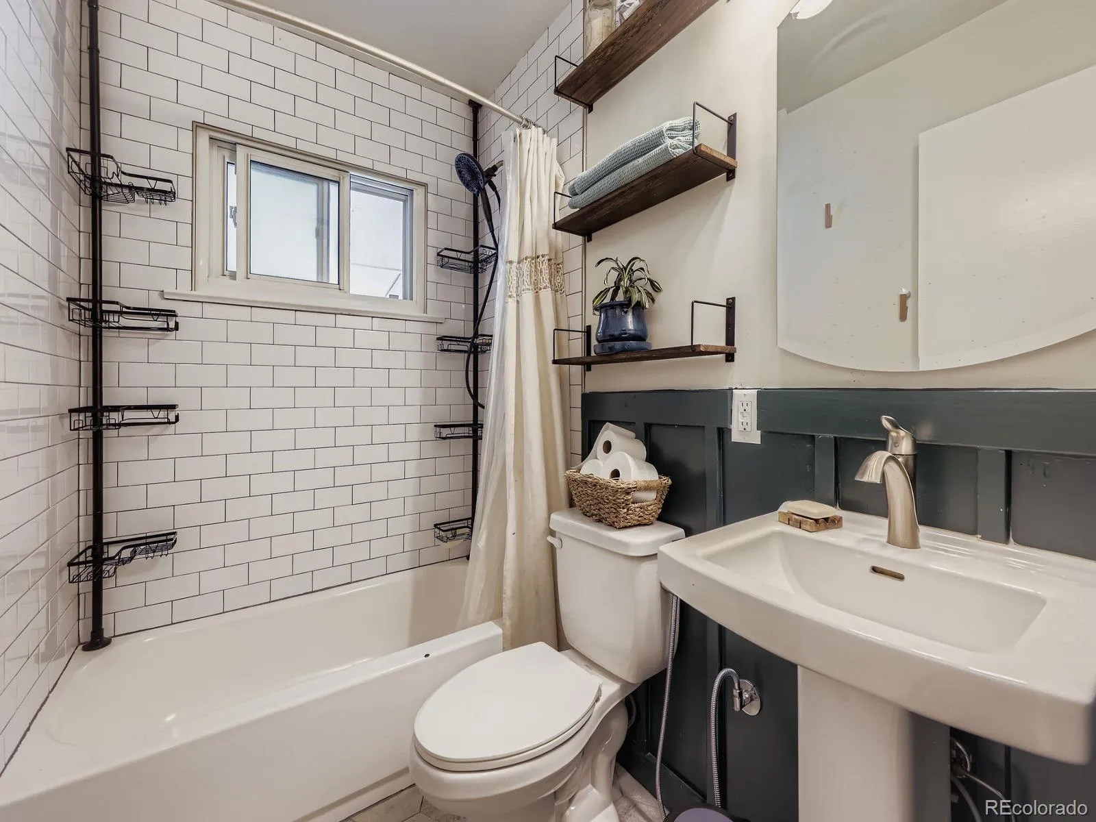 Thornton, Colorado 80229, United States, 4 Bedrooms Bedrooms, ,2 BathroomsBathrooms,Residential,Coming Soon,225172