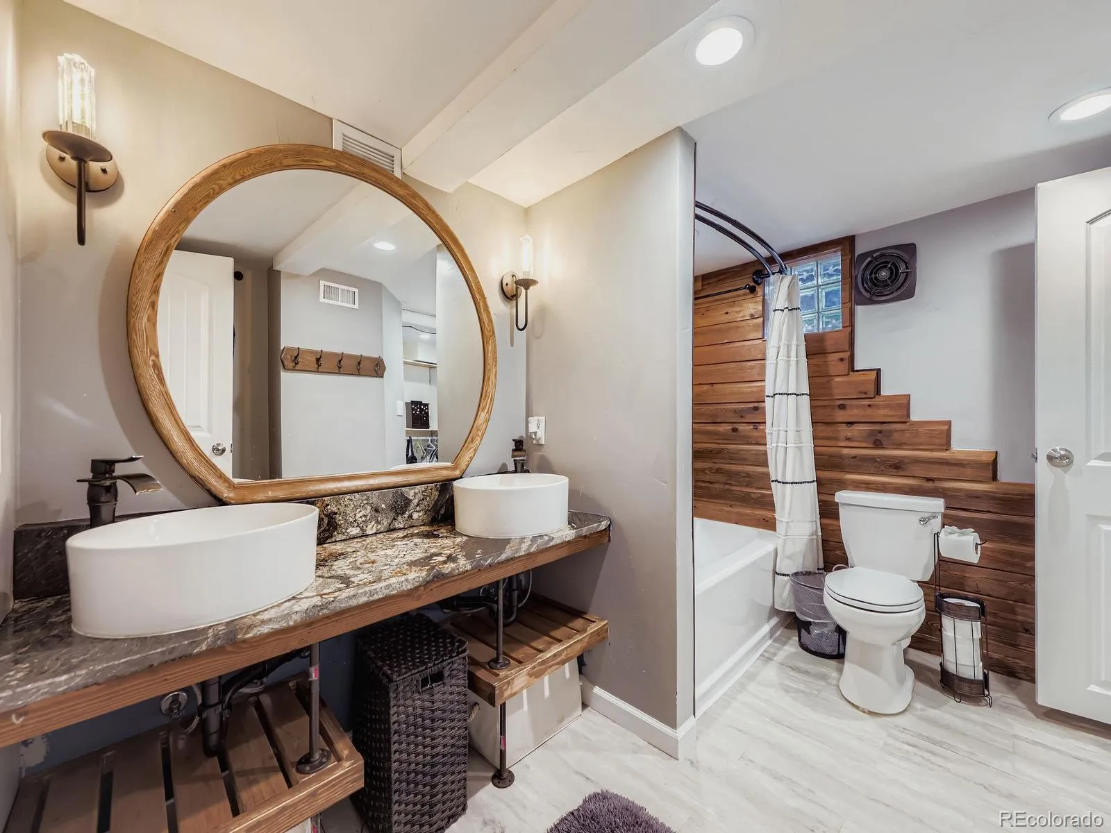 Thornton, Colorado 80229, United States, 4 Bedrooms Bedrooms, ,2 BathroomsBathrooms,Residential,Coming Soon,225172