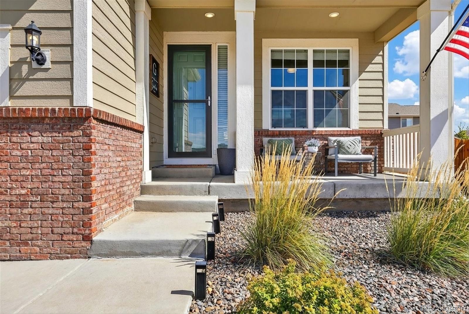 16168 Elizabeth Street