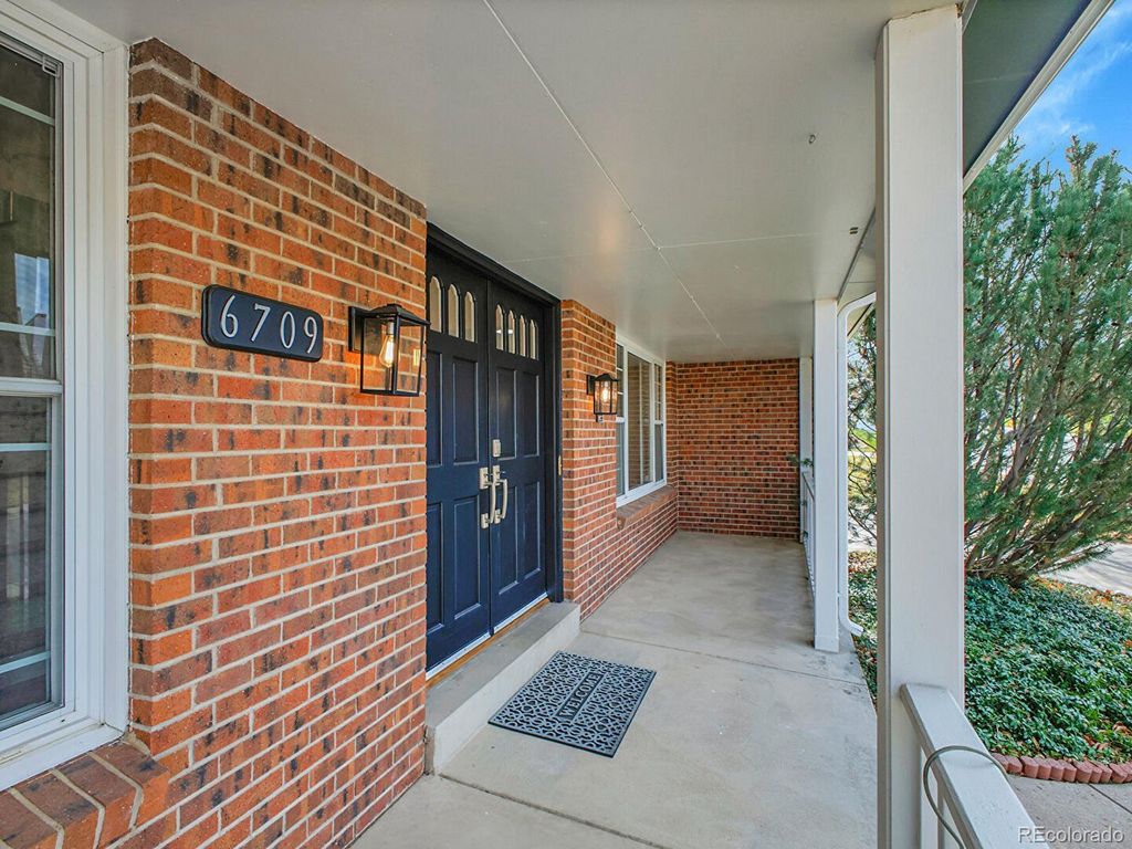 Photo of 6709 E Costilla Circle, Centennial, CO 80112 (MLS # 3711086)