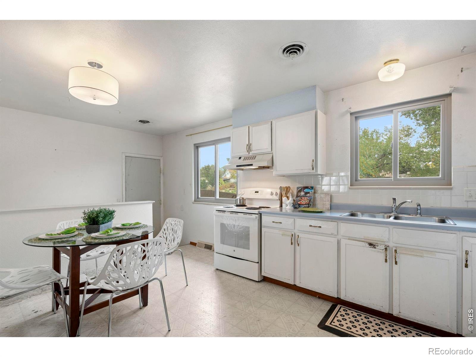 6235 W 78th Place
