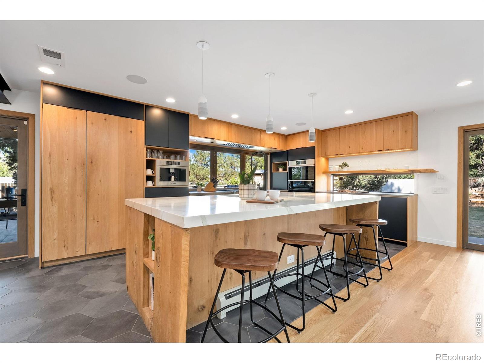 2600 W Prospect Road