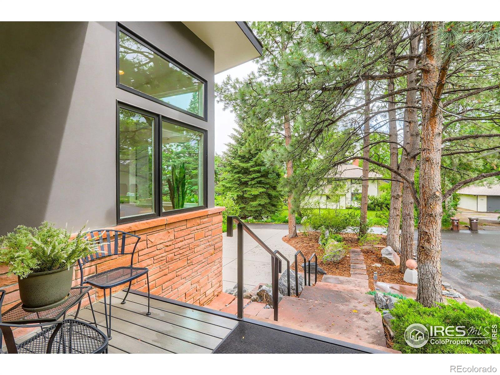 955 Jasmine Circle
