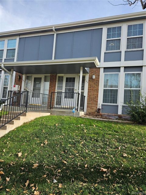 Photo of 143 Oakland Court, Aurora, CO 80011 (MLS # 7194601)