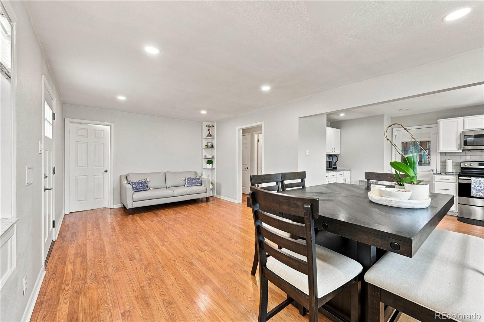 118 S Yates Way