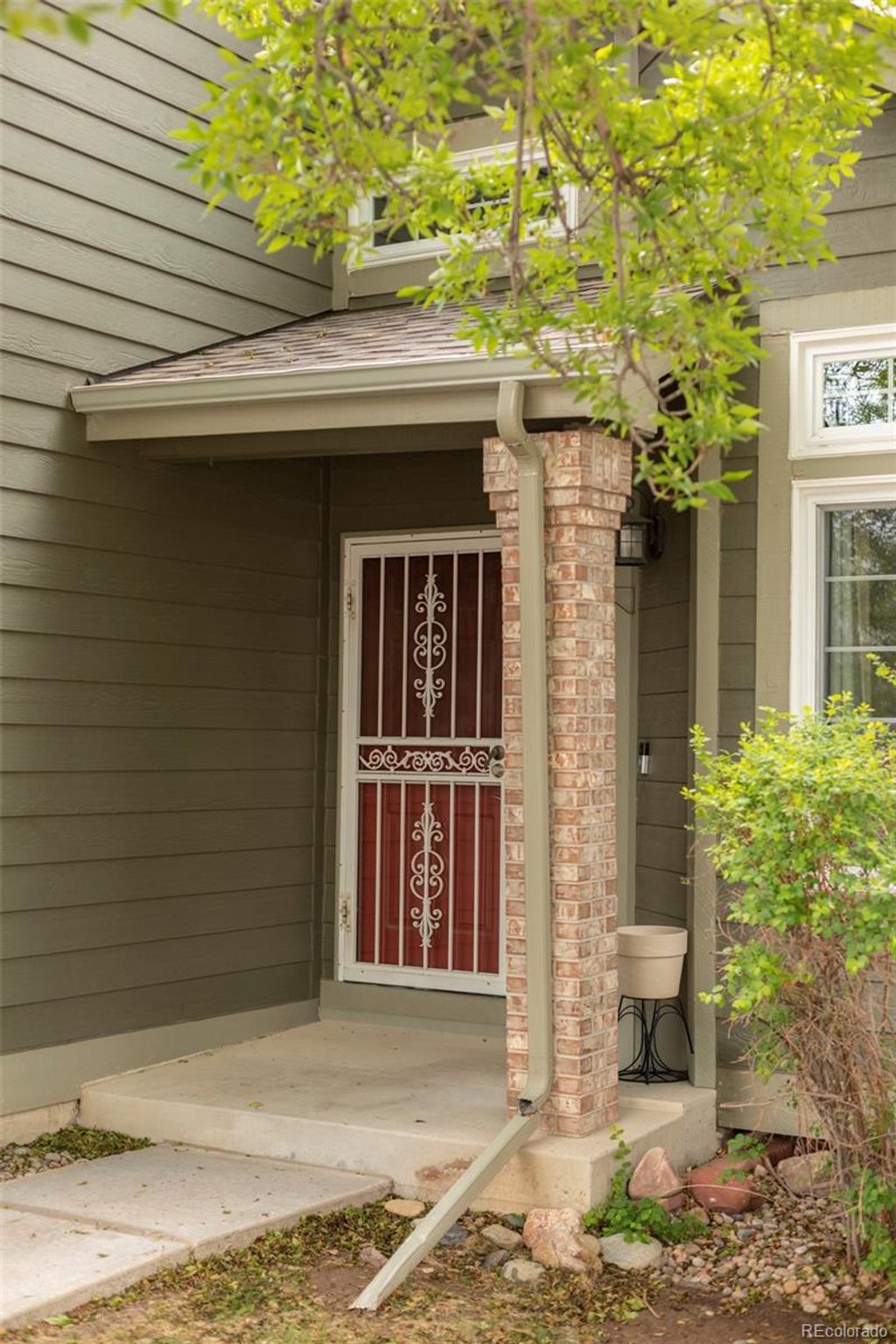 Photo of 552 W Jamison Place, Littleton, CO 80120 (MLS # 8477682)