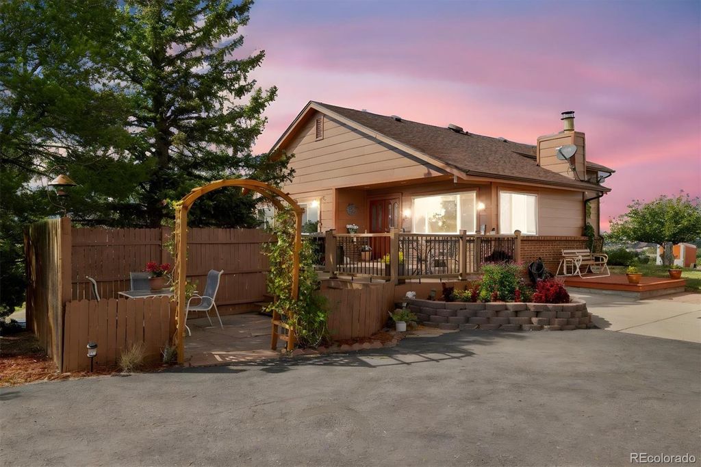 Photo of 7390 S Liverpool Street, Centennial, CO 80016 (MLS # 4587329)