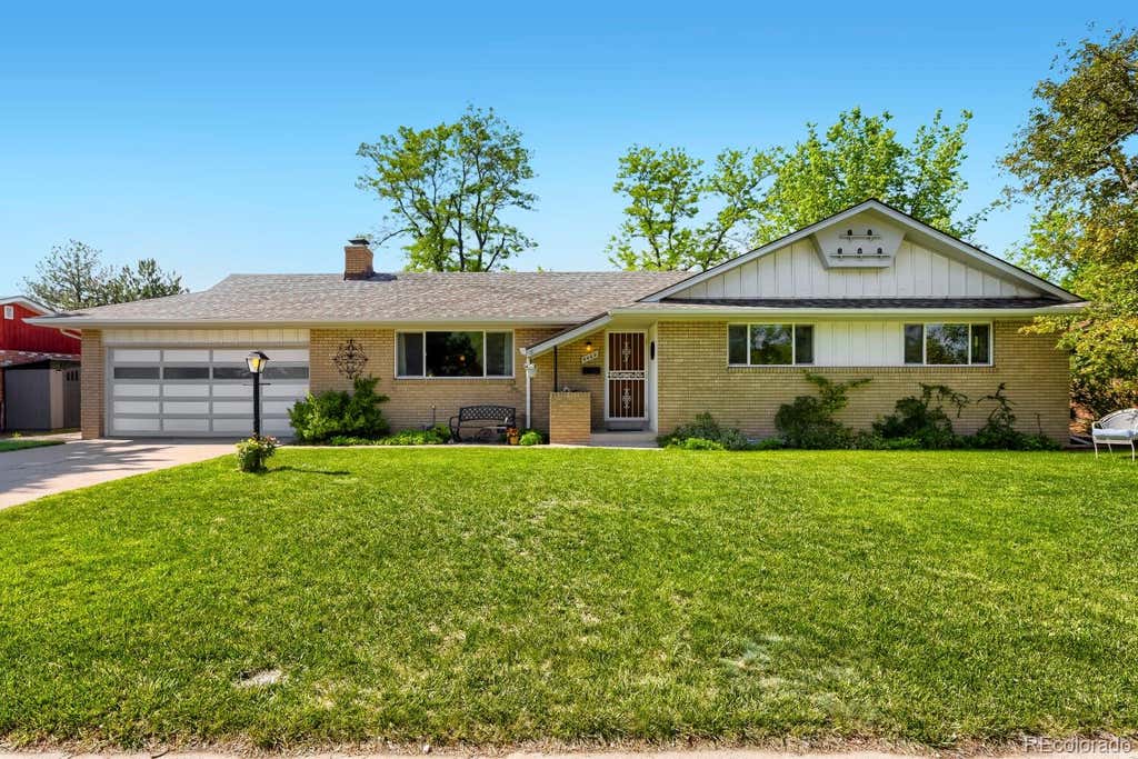 Photo of 5469 S Huron Way, Littleton, CO 80120 (MLS # 3882636)