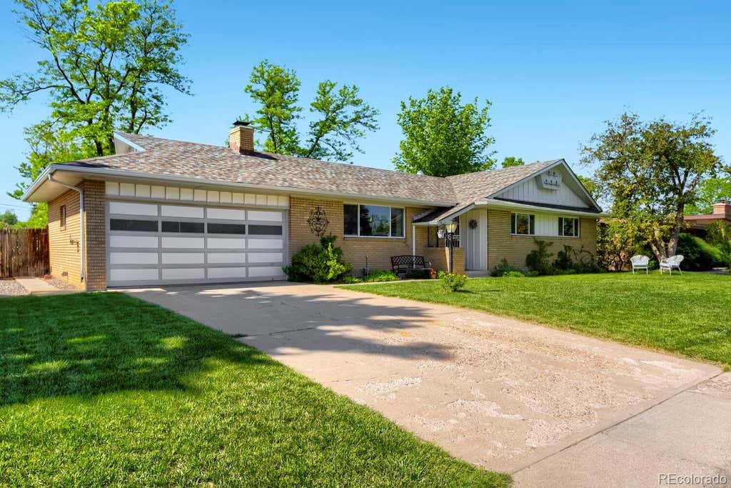 Photo of 5469 S Huron Way, Littleton, CO 80120 (MLS # 3882636)