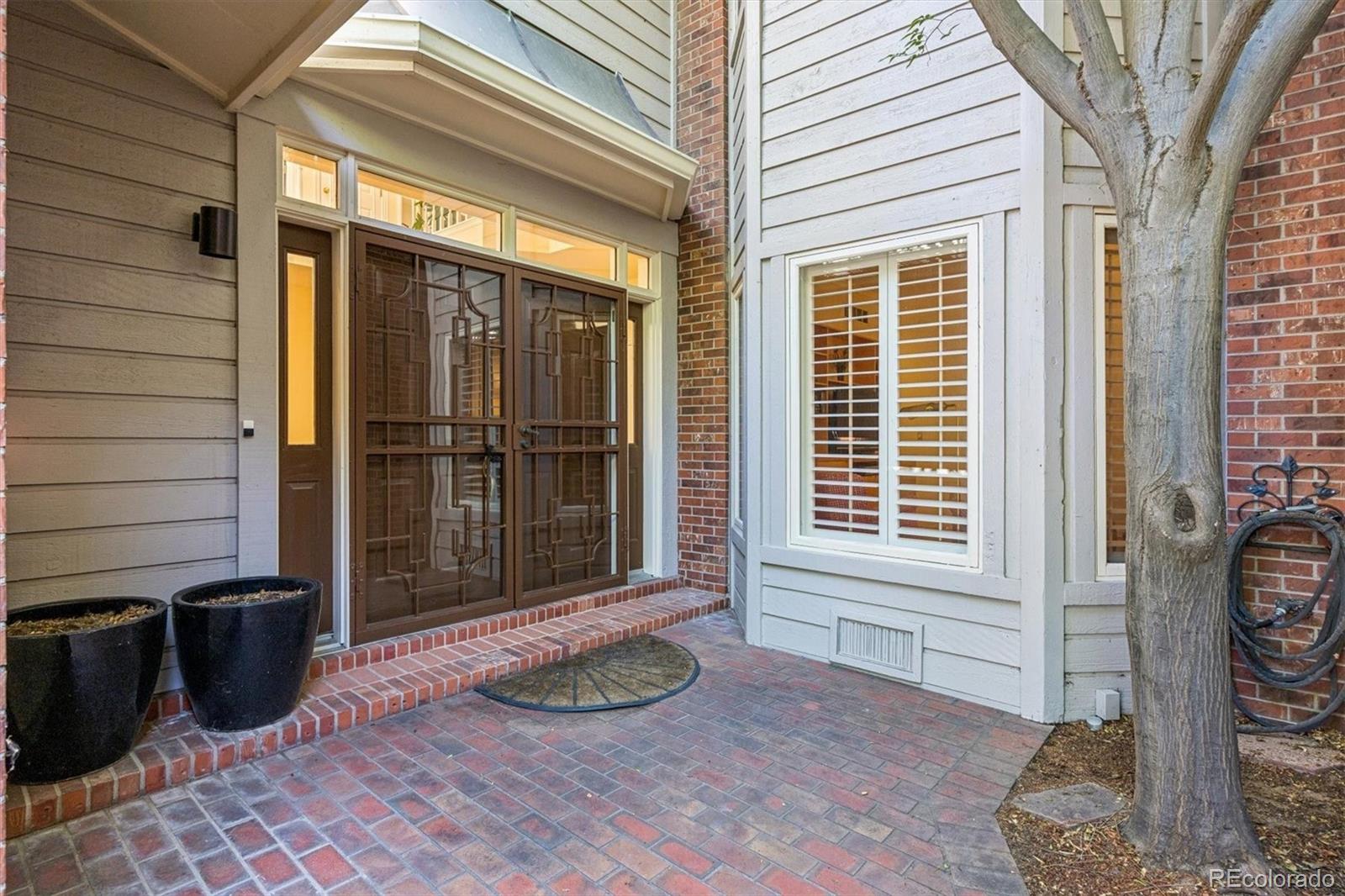 2552 E Alameda Avenue 76
