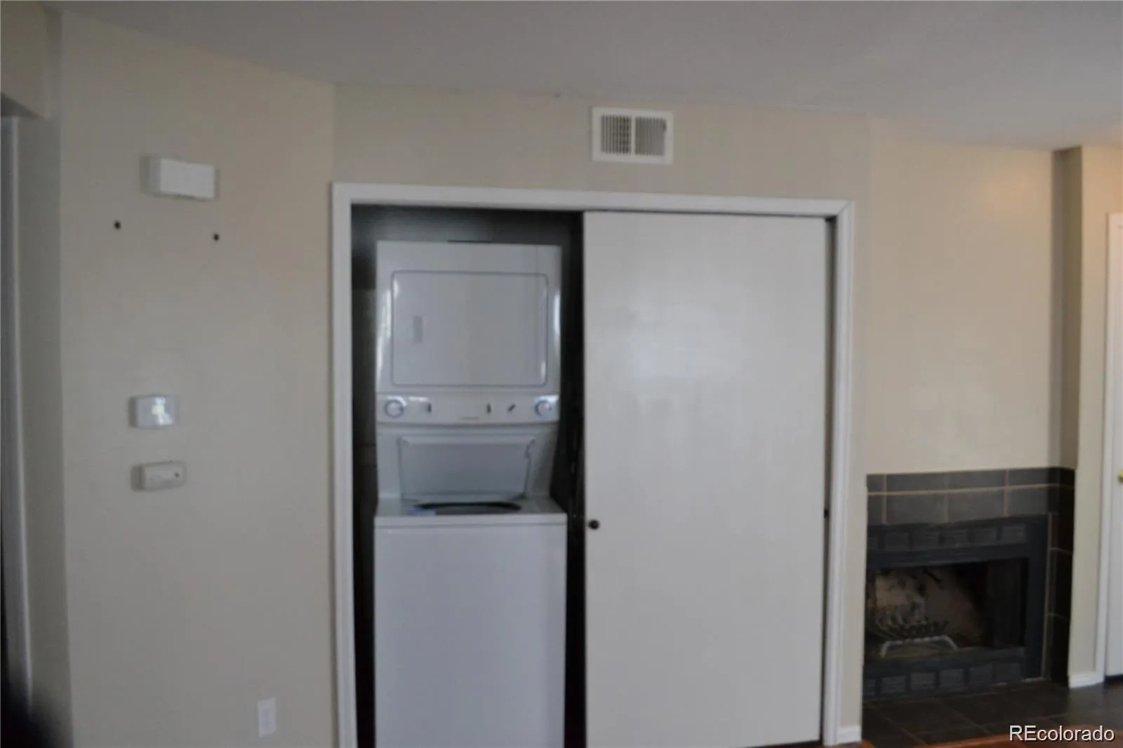 Aurora, Colorado 80017, United States, 1 Bedroom Bedrooms, ,1 BathroomBathrooms,Residential,Pending,22692