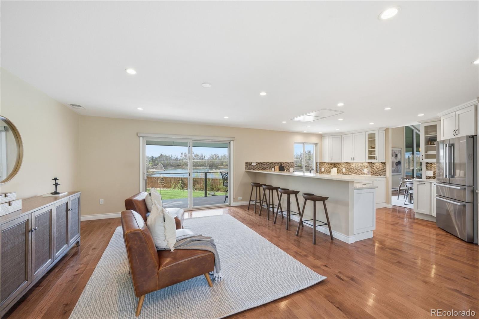 6167 S Lakeview Street