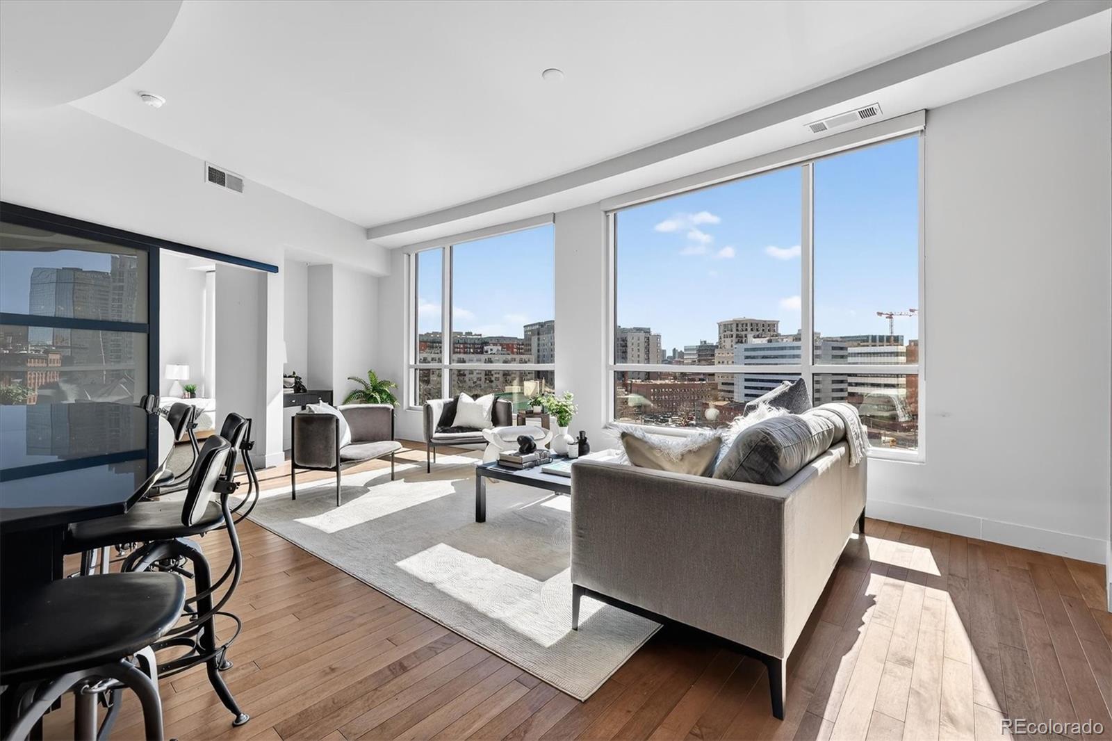 2001 Lincoln Street 810