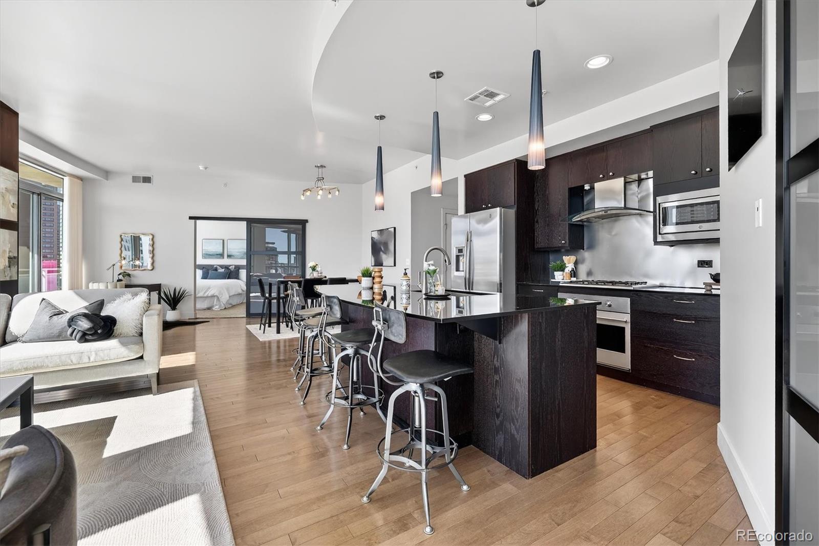 2001 Lincoln Street 810