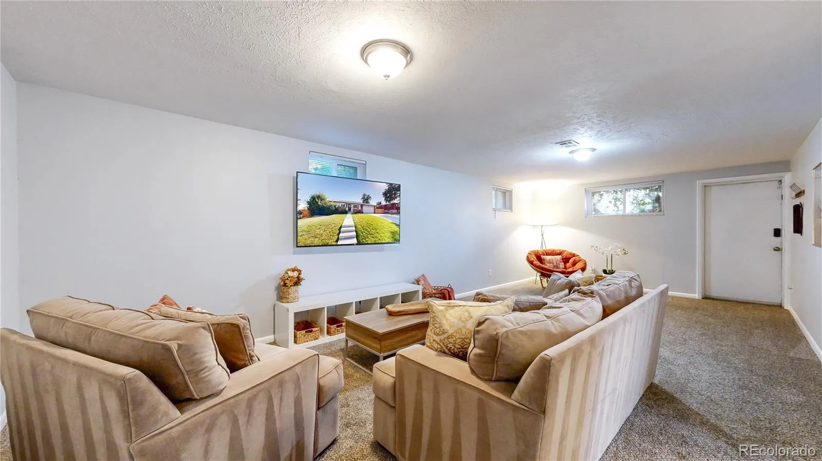 Lakewood, Colorado 80228, United States, 5 Bedrooms Bedrooms, ,3 BathroomsBathrooms,Residential,Pending,40453