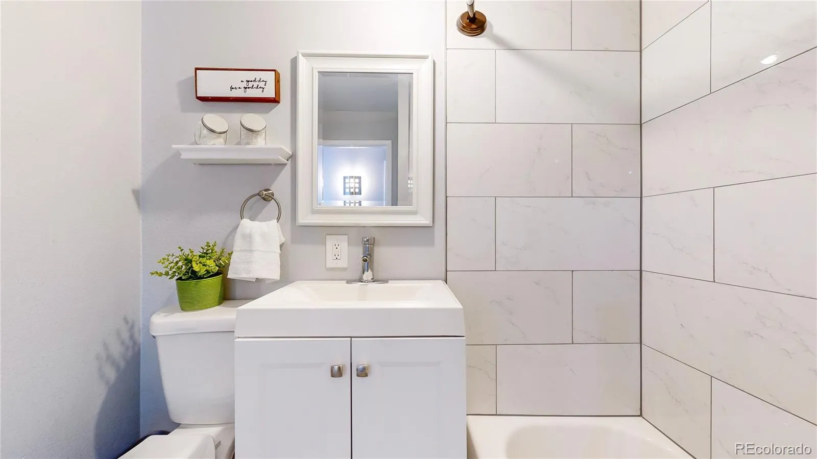 Lakewood, Colorado 80228, United States, 5 Bedrooms Bedrooms, ,3 BathroomsBathrooms,Residential,Pending,40453