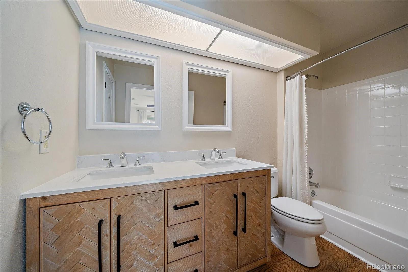 Golden, Colorado 80401, United States, 3 Bedrooms Bedrooms, ,2 BathroomsBathrooms,Residential,Active,236914