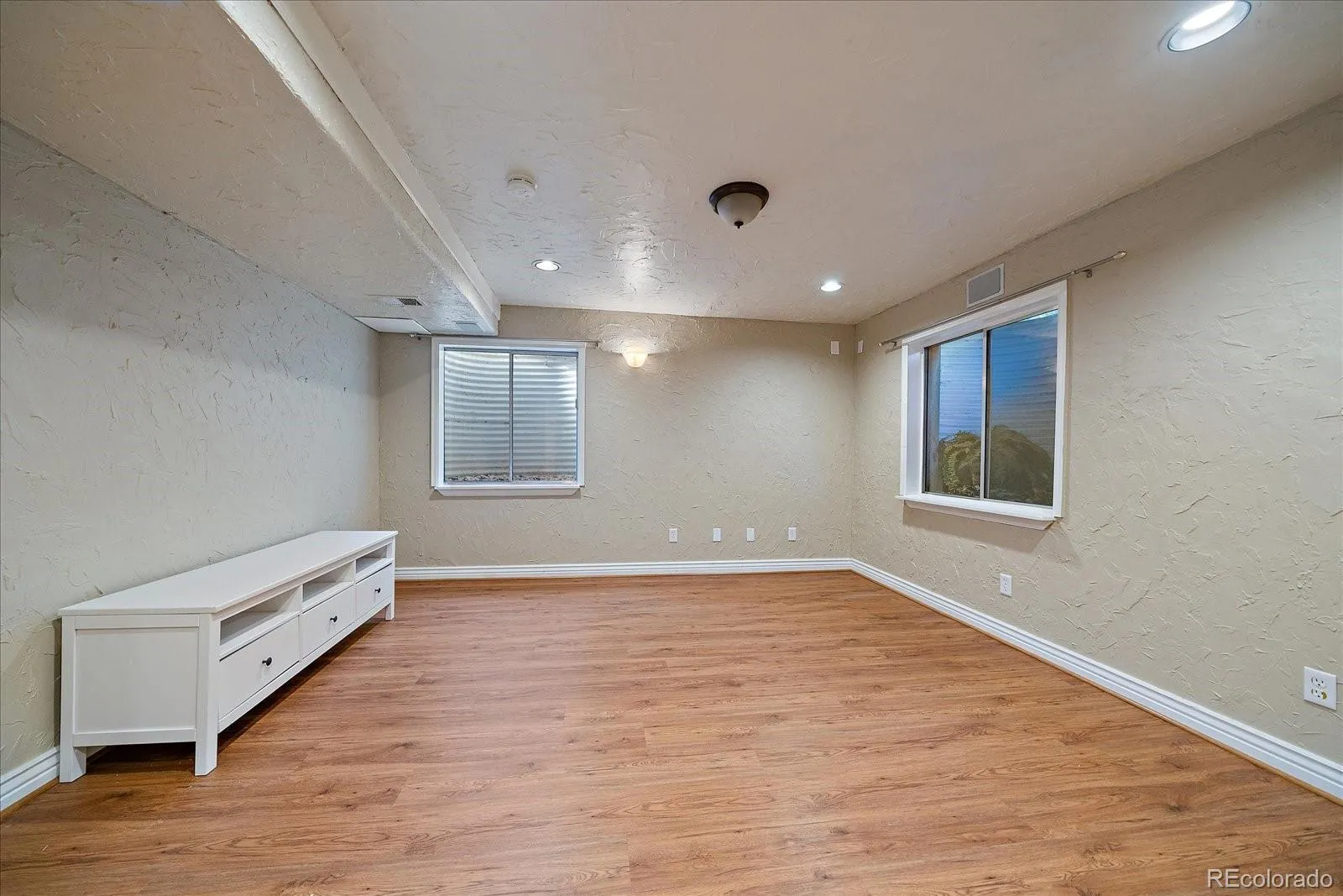 Golden, Colorado 80401, United States, 3 Bedrooms Bedrooms, ,2 BathroomsBathrooms,Residential,Active,236914