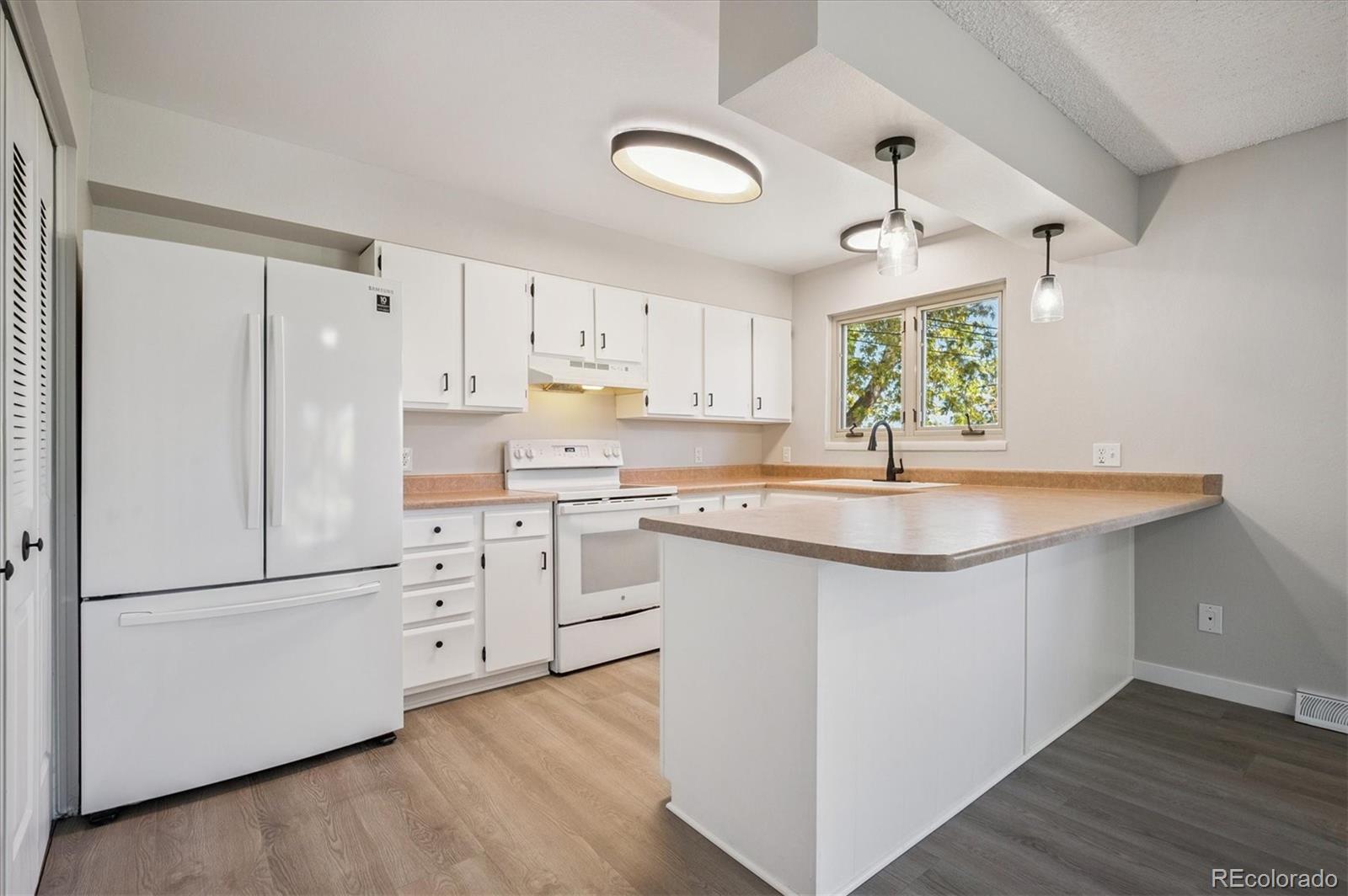 1048 S Alkire Street, Lakewood, CO, 80228 3 1048 S Alkire Street