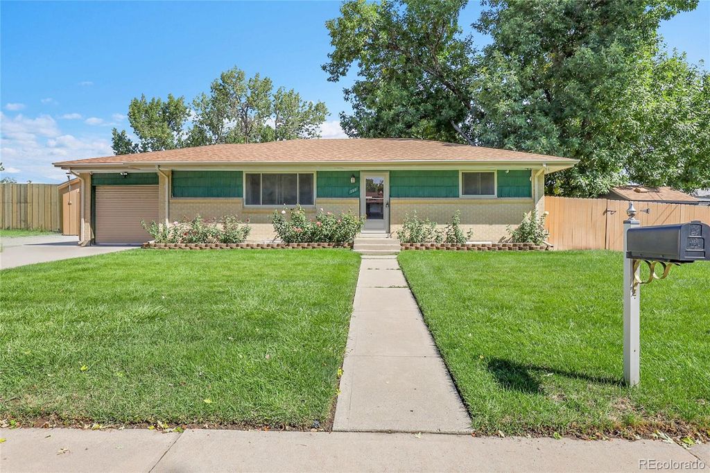 Photo of 398 S Queen Circle, Lakewood, CO 80226 (MLS # 2114987)