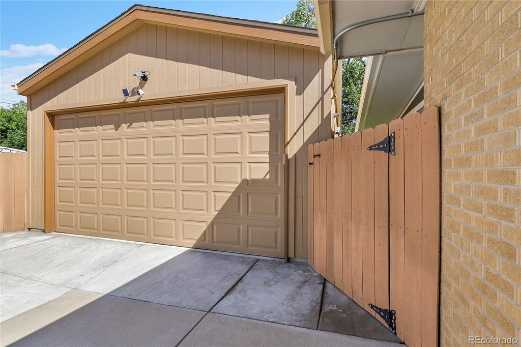 Photo of 398 S Queen Circle, Lakewood, CO 80226 (MLS # 2114987)