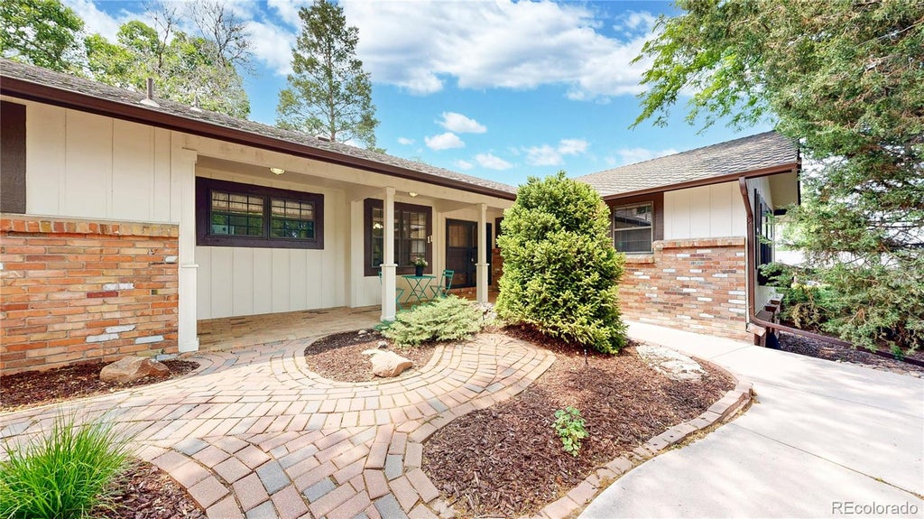 Photo of 11 Robincrest Lane, Littleton, CO 80123 (MLS # 7368024)
