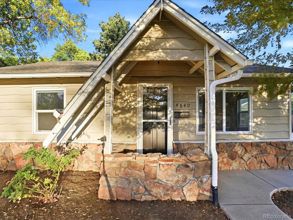 Photo of 4840 S Huron Street, Englewood, CO 80110 (MLS # 6885100)