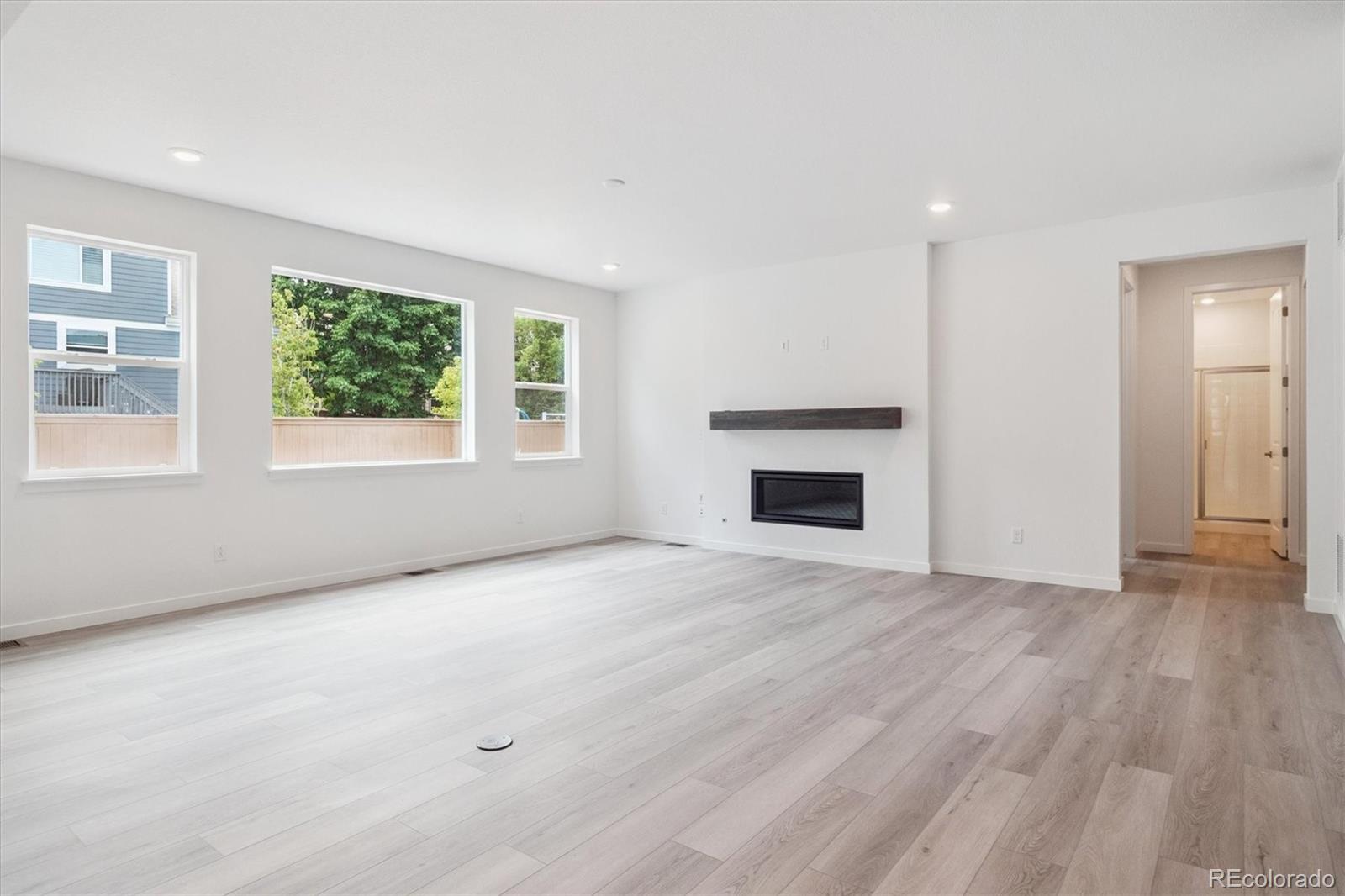 9185 Gold Lace Place