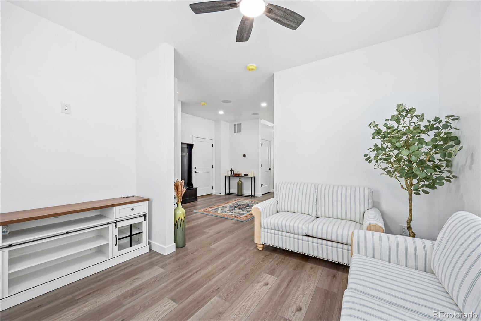 360 W Stanford Avenue