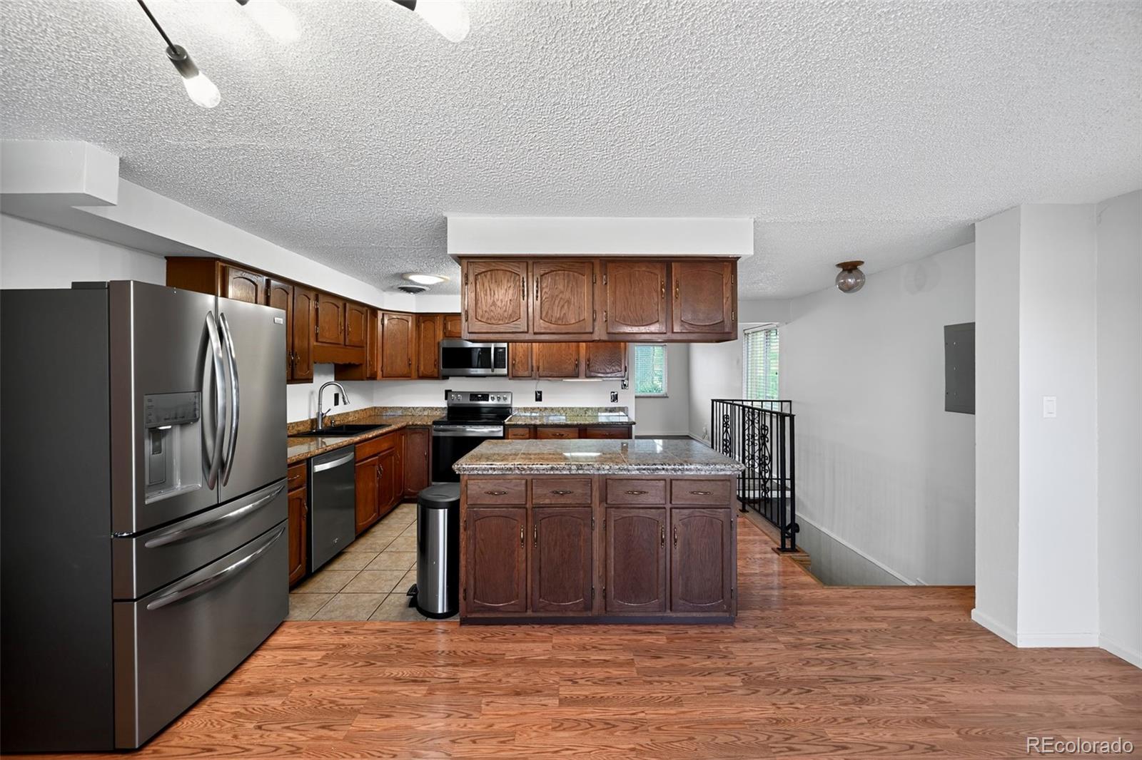 8931 Hastings Way
