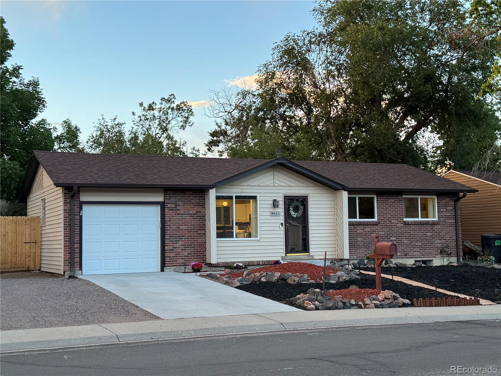 8651 W 88th Place Place