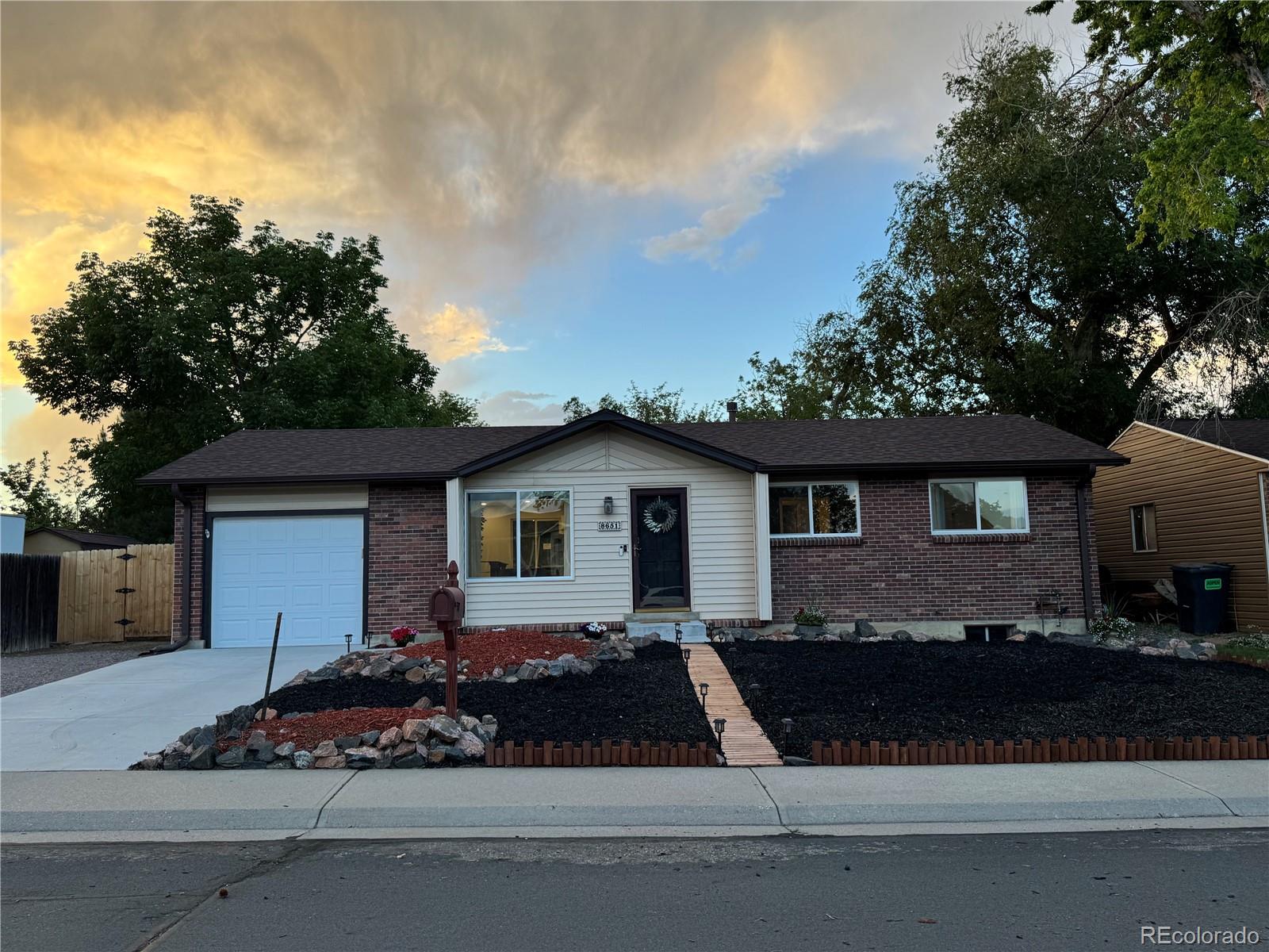 8651 W 88th Place Place