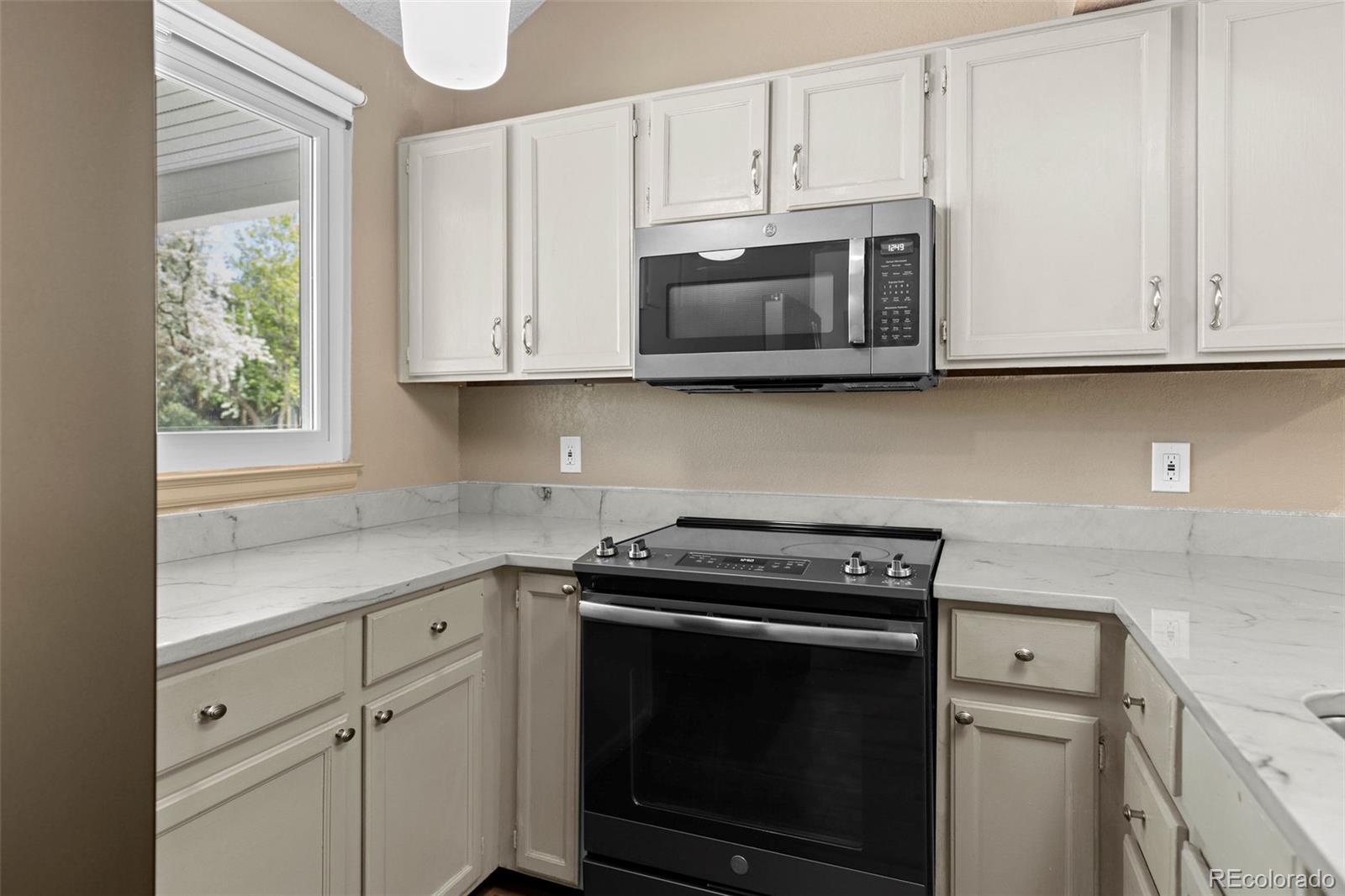 7767 Elmwood Street, Littleton, CO, 80125 4 7767 Elmwood Street