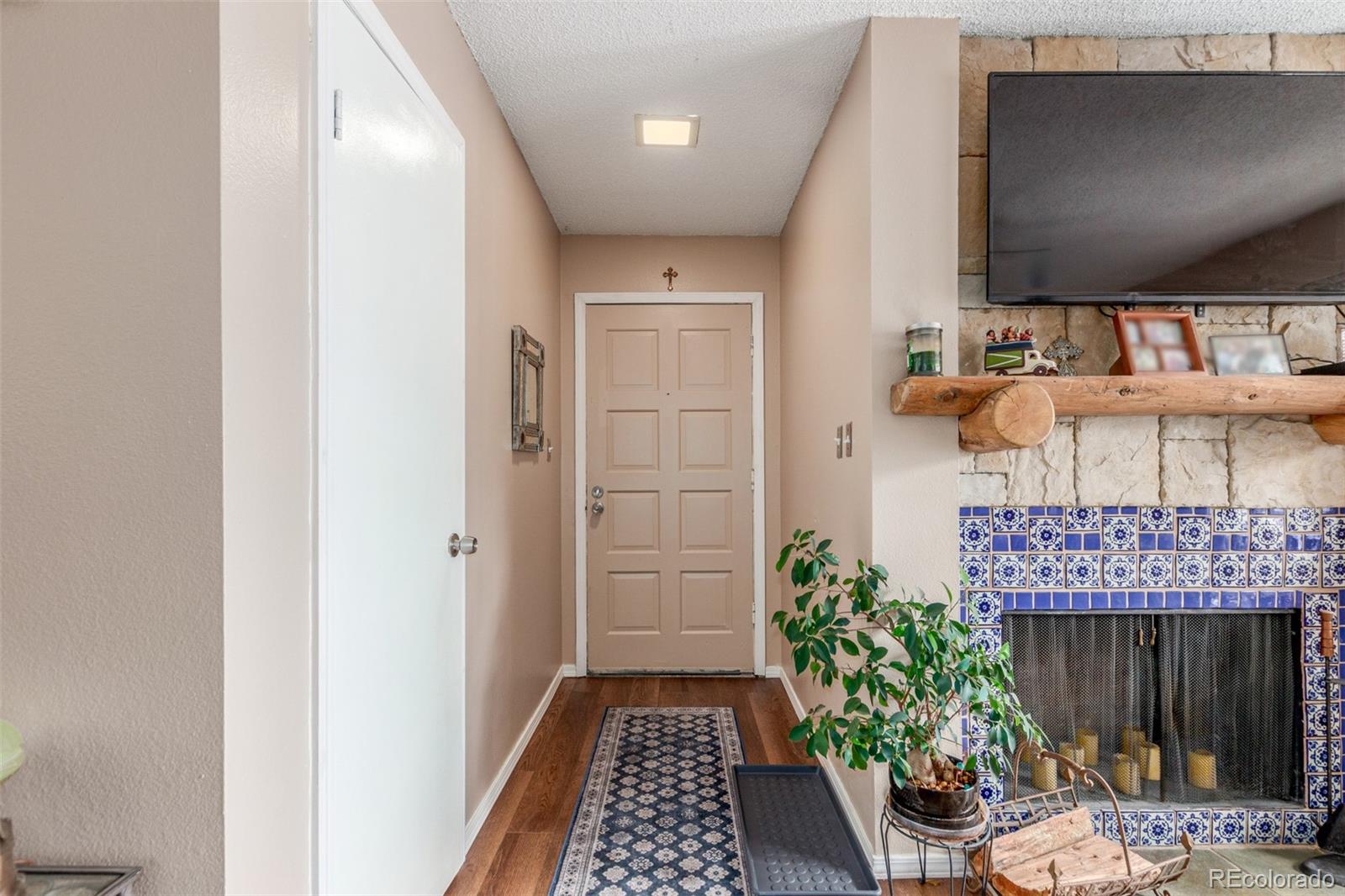 2330 E Fremont Avenue B19