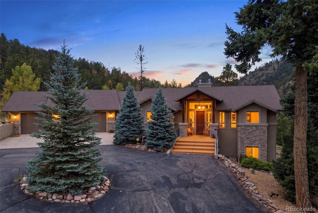 Photo of 609 Crystola Court, Woodland Park, CO 80863 (MLS # 5925574)