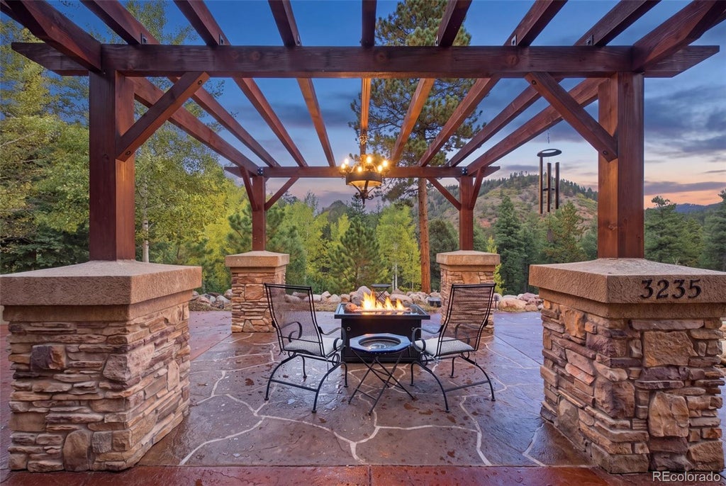 Photo of 609 Crystola Court, Woodland Park, CO 80863 (MLS # 5925574)