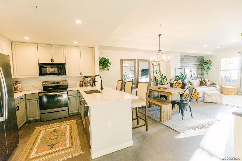 925 N Lincoln Street 4D