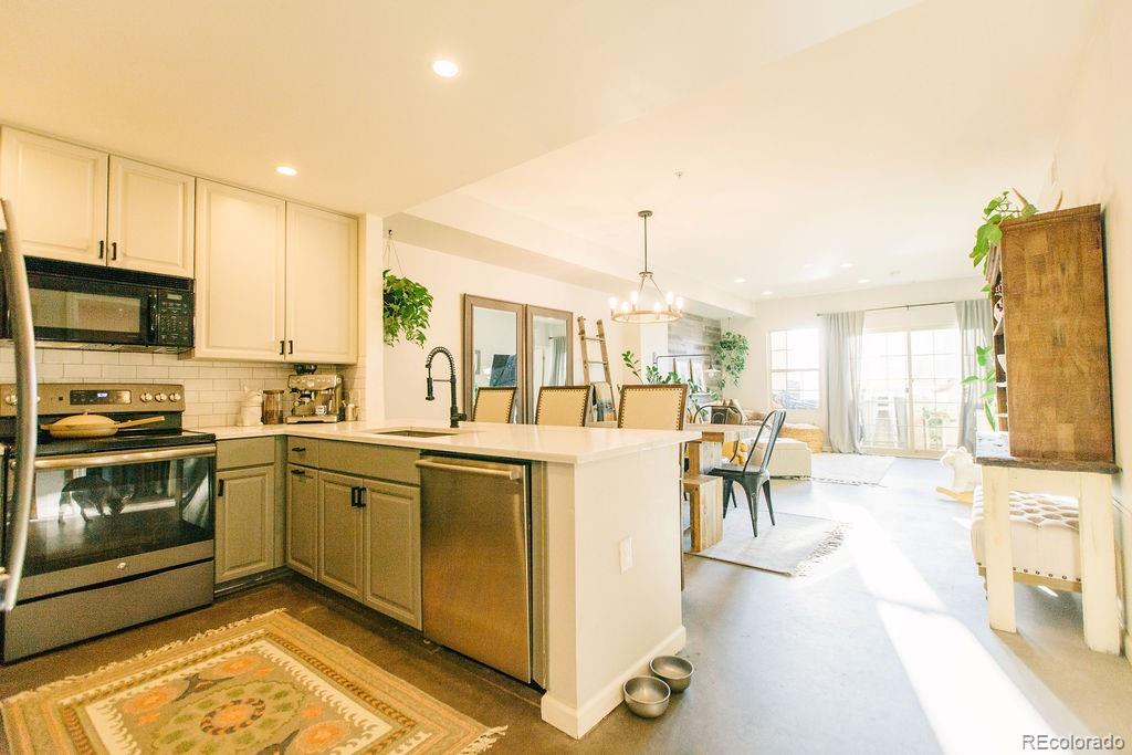 925 N Lincoln Street 4D