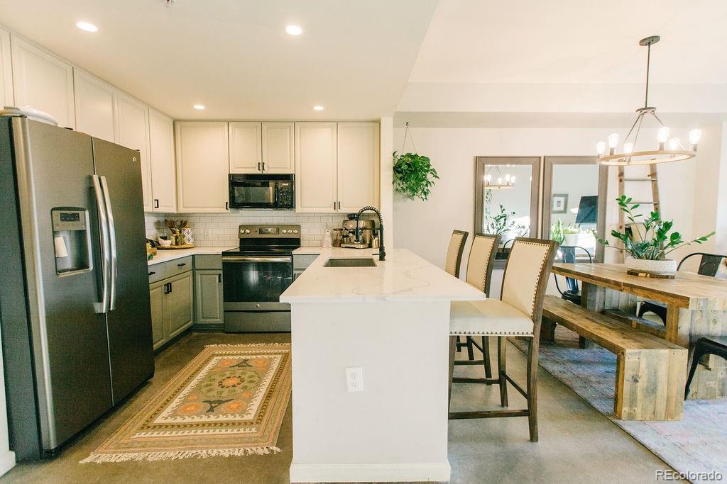 925 N Lincoln Street 4D