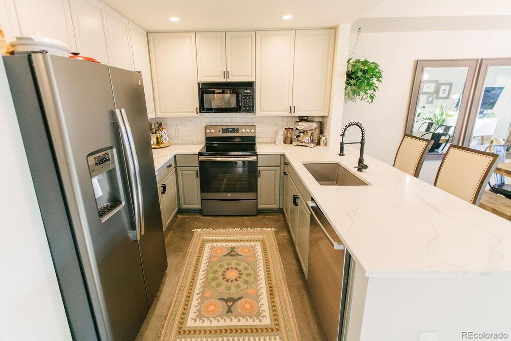 925 N Lincoln Street 4D