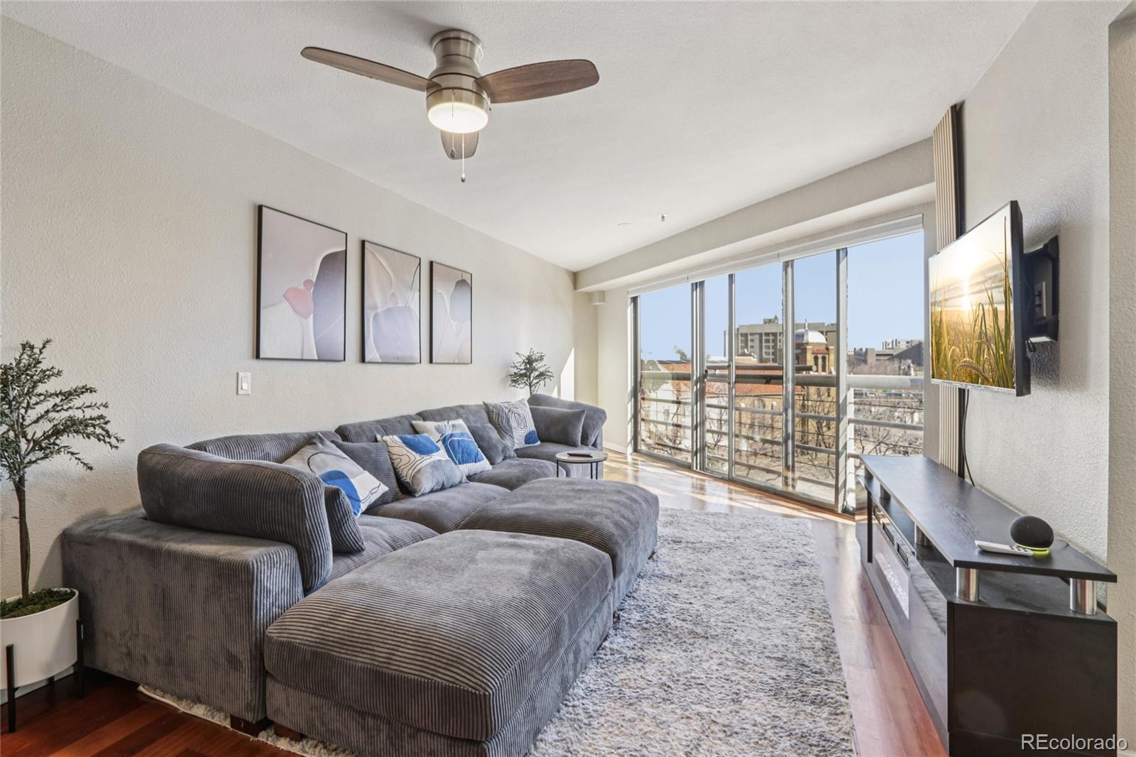 100 Park Avenue W 405