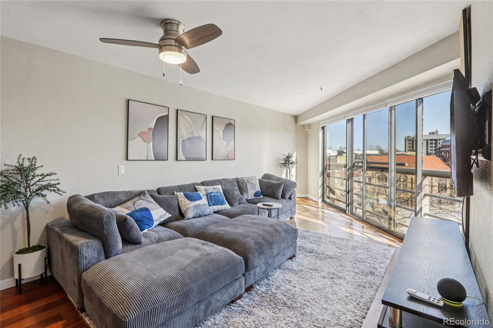 100 Park Avenue W 405