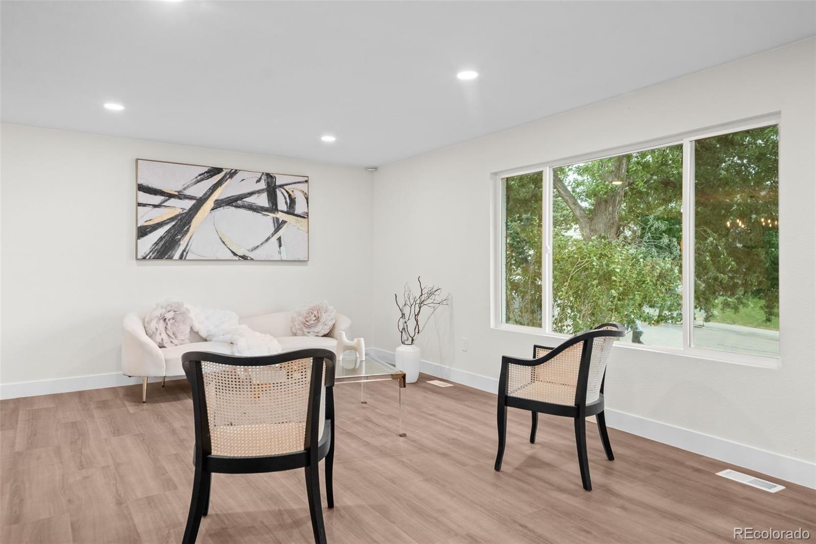 7345 E Hinsdale Place