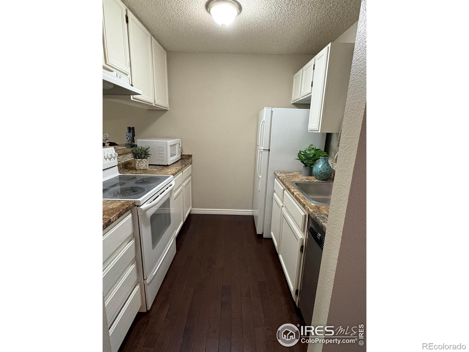 1231 W Swallow Road 323