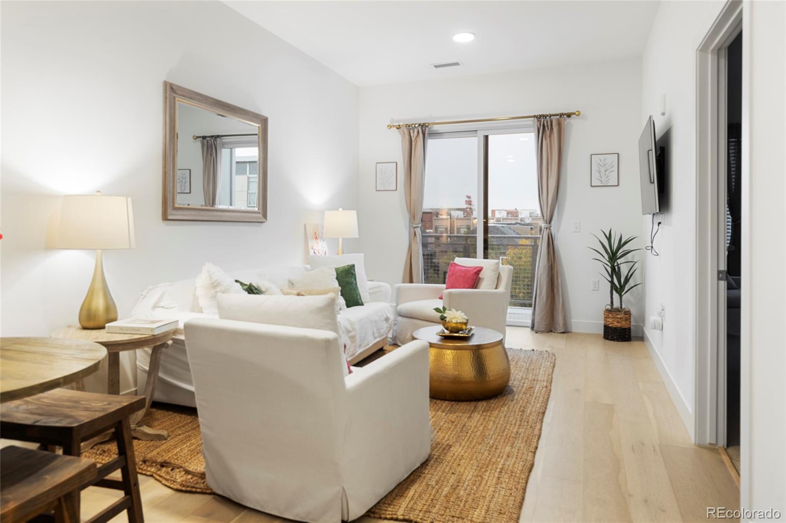 2530 Lawrence St RA301