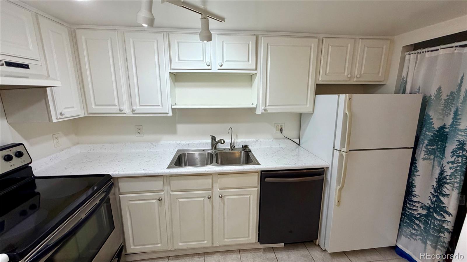 9725 E Harvard Avenue 411