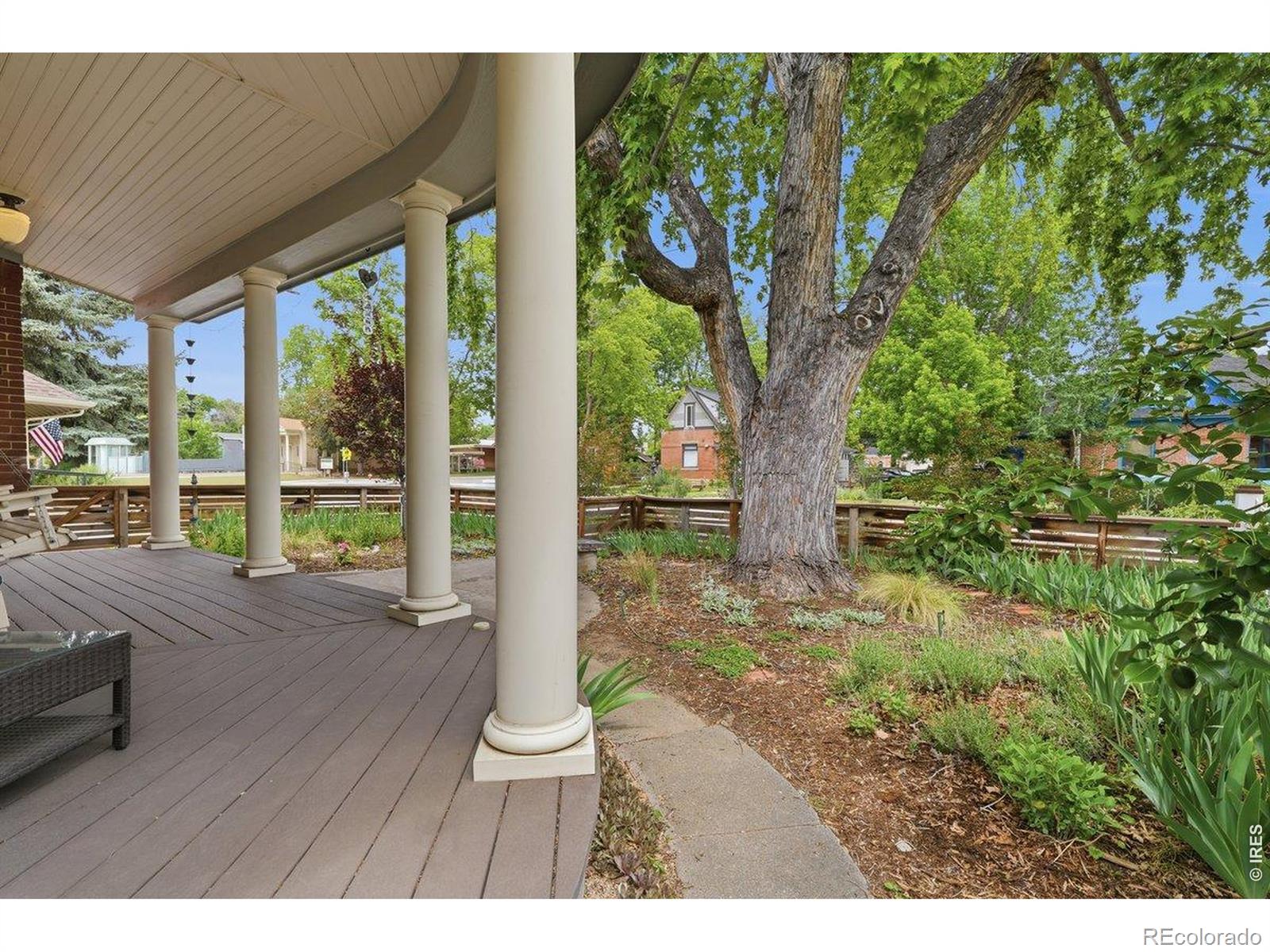 220 W 4th Street