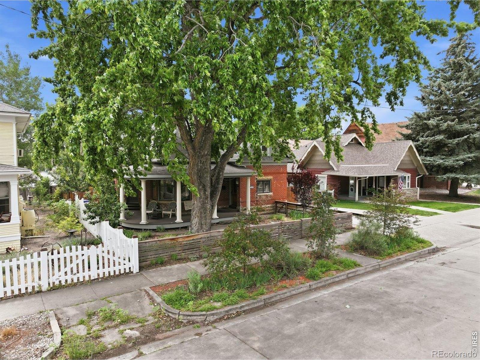 220 W 4th Street