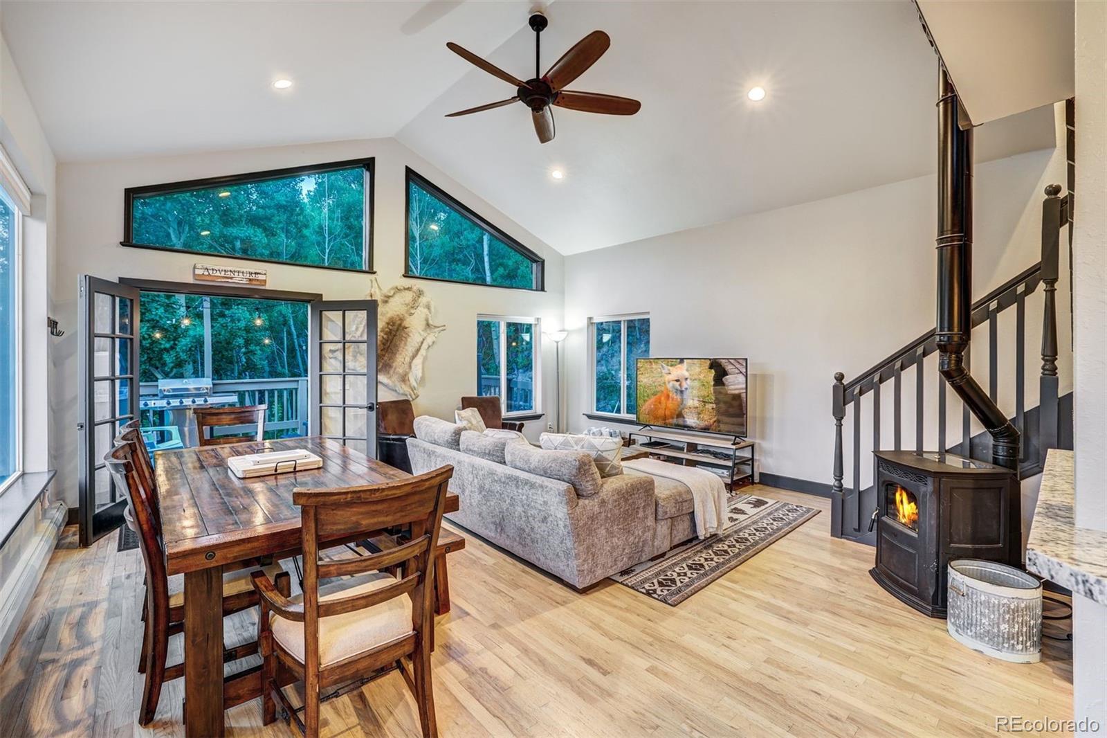 1095 Quartzville